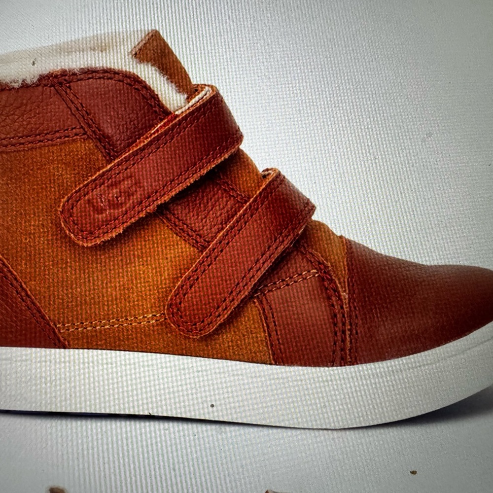 UGG boys or girls Brown High-Top Sneakers / boots size 13 - Picture 1 of 8